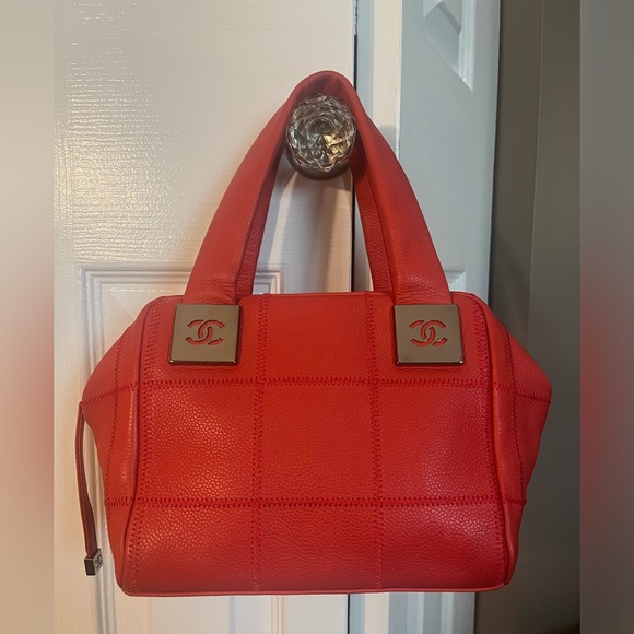 CHANEL - Pink Leather Handbag - *RARE* - Picture 10 of 14